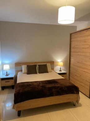 Spinola Bay Apt - Beatiful 3-Double Bed apt near beach in Prime Location